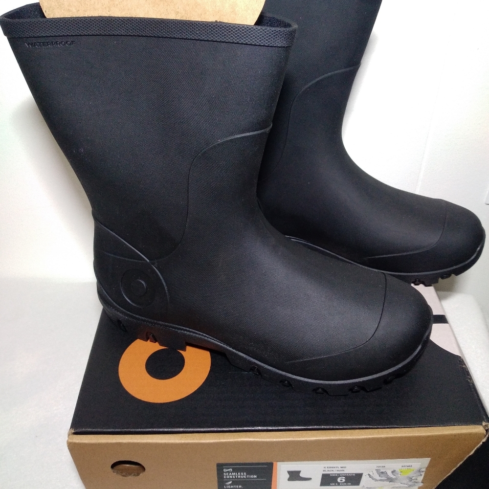 BOGS Youth Size 6 Essential Mid Height waterproof boots 73159-001 Black New Box